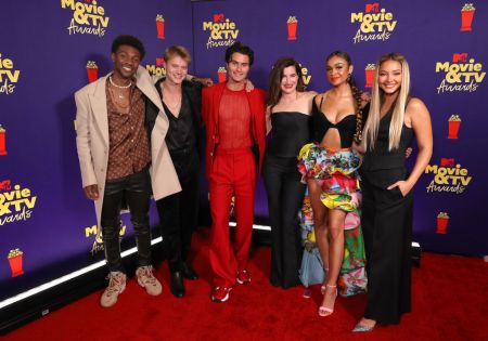 Netflix's Outer Banks Cast- 2021 MTV Movie & TV Awards